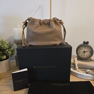Strathberry Charlotte Drawstring – Soft Nappa Leather (Clay)
